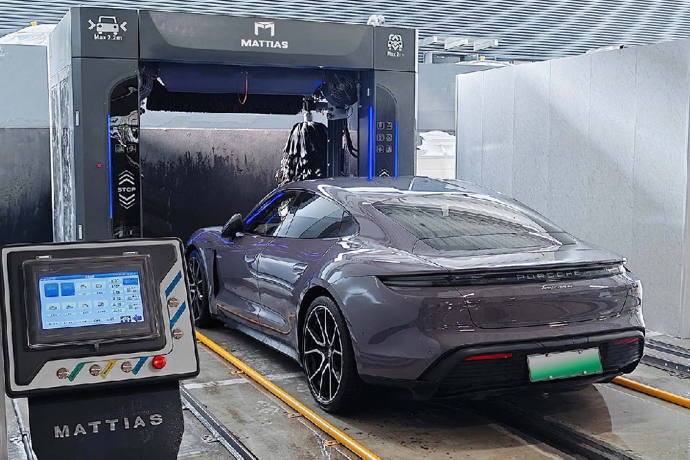 Why the Smart Money Still Likes Automatic Car Wash Investing